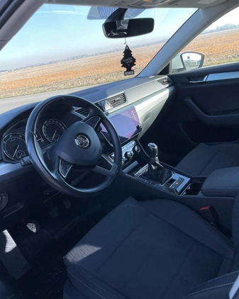 Skoda Superb cena 83000 przebieg: 142500, rok produkcji 2018 z Nysa małe 436